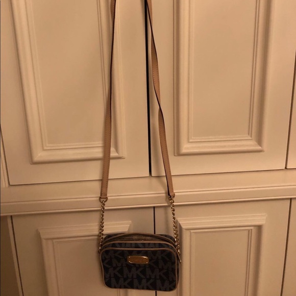 Michael kors purse - Picture 2 of 3